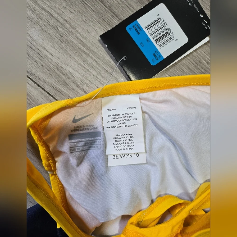 Nike Women's Swimsuit- Size 10 - Picture 4 of 5